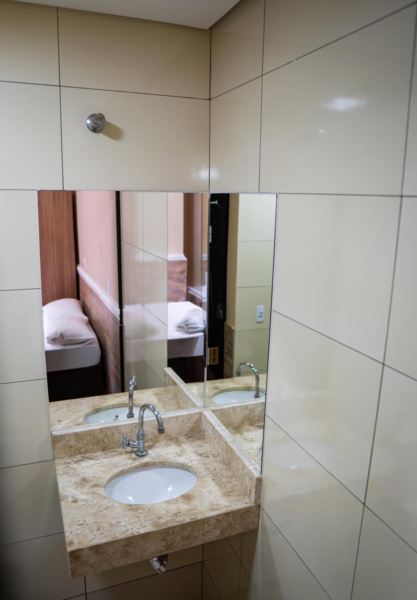 Hotel Nixon Proximo, Rodoviaria, Prefeitura E A Matriz Central Itaí Esterno foto